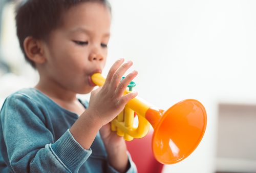 Jouets bruyants : dangereux pour l’audition?